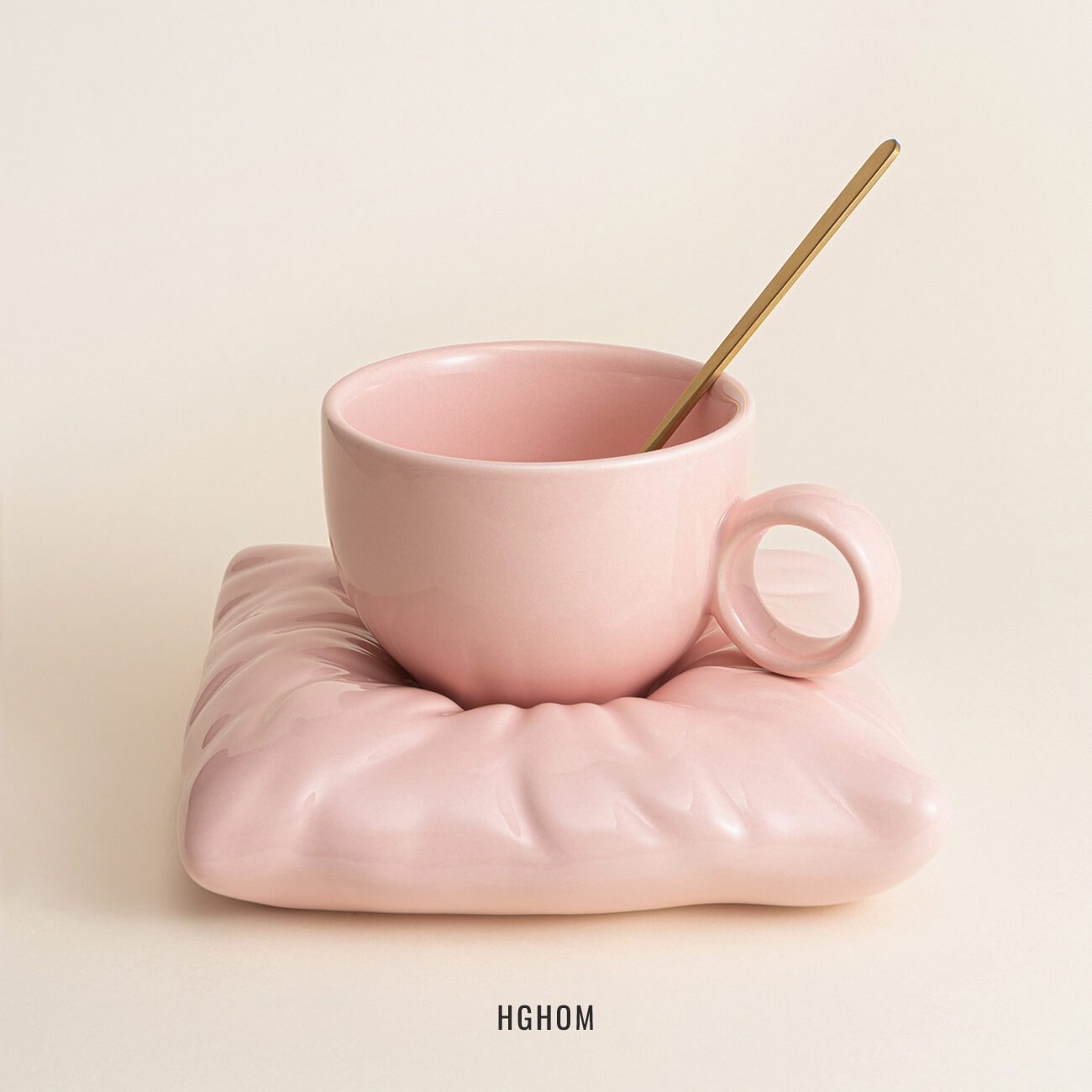 https://hghomlife.com/cdn/shop/products/pillow-teacup-set-785074_1800x1800.jpg?v=1655963952
